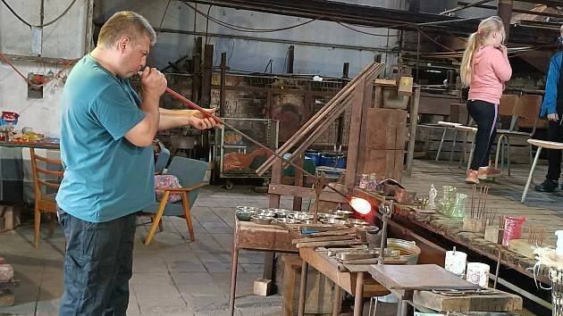 VIDEO: Malá sklárna je zranitelná, říká sklář Tomáš Pospíšil z Tasic