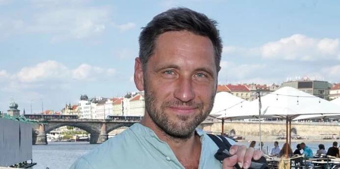Martin Písařík se objeví v novém seriálu Polabí v roli Marka. 
