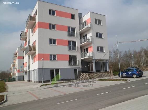 Pronájem bytu 1+kk 27 m², Armádní, Milovice - Mladá