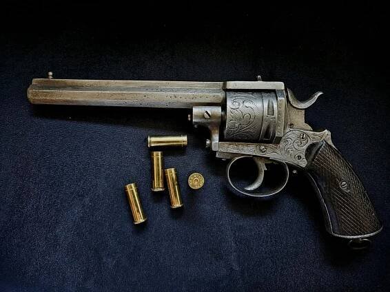Rytý historický revolver ráže 38. special