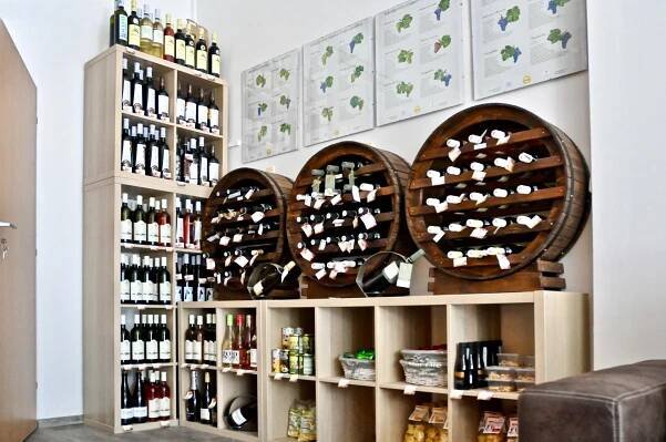 Stáčené víno, láhev či sekt, občerstvení nebo třeba otevřený voucher