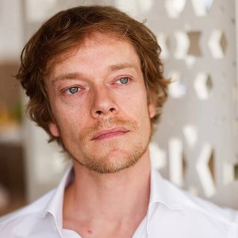 Alfie Allen on Dealer’s Choice: ‘Maybe when it was written, men would just bury things and move on’