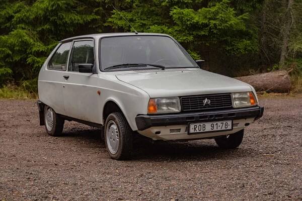 Oltcit je prý nejhorší auto na světě. Vyvedeme vás z omylu. Startování klikou je ale fakt úlet