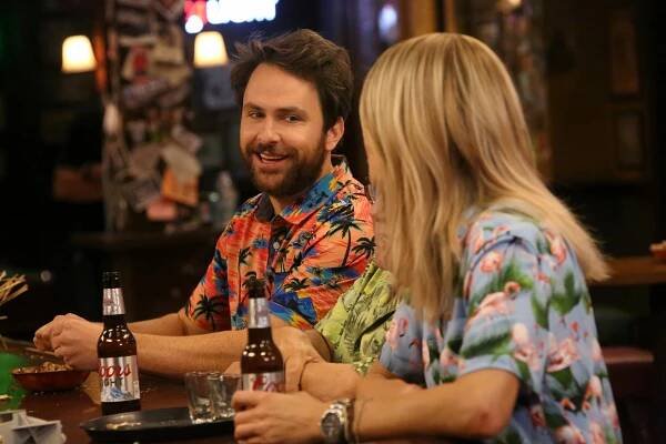 It's Always Sunny in Philadelphia - Parta řeší problém toalety - Z filmu - Charlie Day
