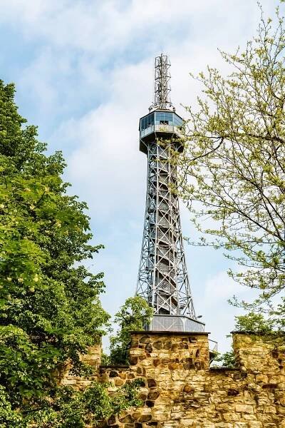 Petřín a Petřínská rozhledna: zajímavosti, lanovka, tipy