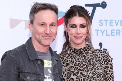 Breckin Meyer and Kelly Rizzo make public debut 2 years after Bob Saget’s death