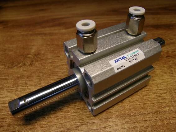 Dvojčinný pneumatický válec AirTAC 25x30