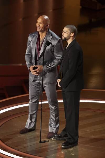 Oscar 2024 - Z filmu - Dwayne Johnson, Bad Bunny