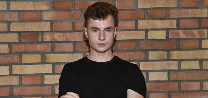 Hes ze StarDance žije s mužem, přitom má holku. Podívejte, jaká je to kočka!