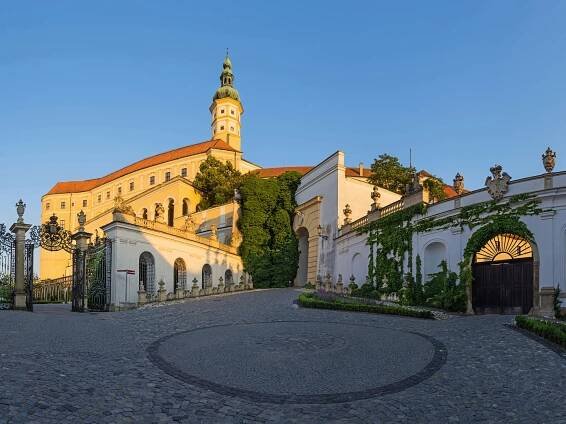 Začal předprodej vstupenek na čtvrtý ročník festivalu, který plní klasickou hudbou Lednicko-valtický areál a okolí. Podíváte se třeba na zámek Mikulov. (Foto: J. Miklín)
