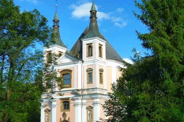 Kostel sv. Anny a sv. Jakuba Většího ve Staré Vodě