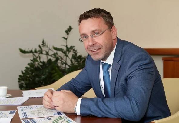 Elektronické dálniční známky za 400 „mega“? Odborník cenu nechápe. Poslanec: Šílenost