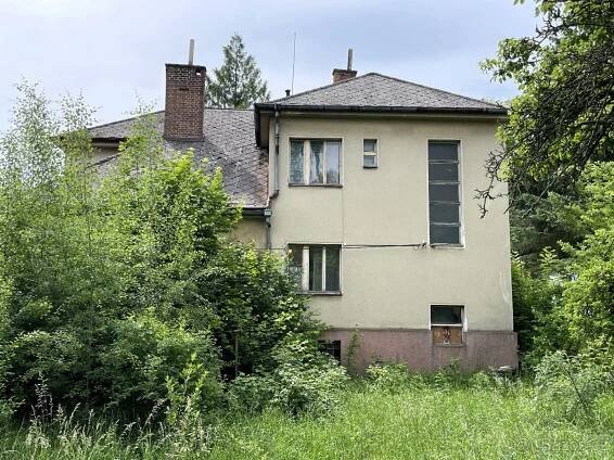 Prodej rodinné vily se zahradou a garáží v Klatovech ul. Kryštofa Haranta | Reality.iDNES.cz 