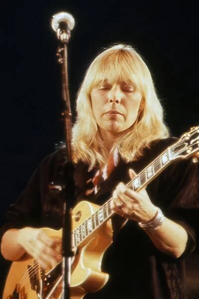 Soubor:Joni Mitchell 1983.jpg – Wikipedie
