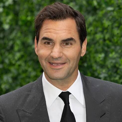 Roger Federer zeigt sich mit neuer Rolex Land-Dweller – ein exklusiver Blick auf die Uhr