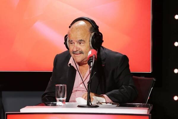 VIDÉO - Les Grosses Têtes : Jean Benguigui a joué le rôle d'une grand-mère en Tunisie