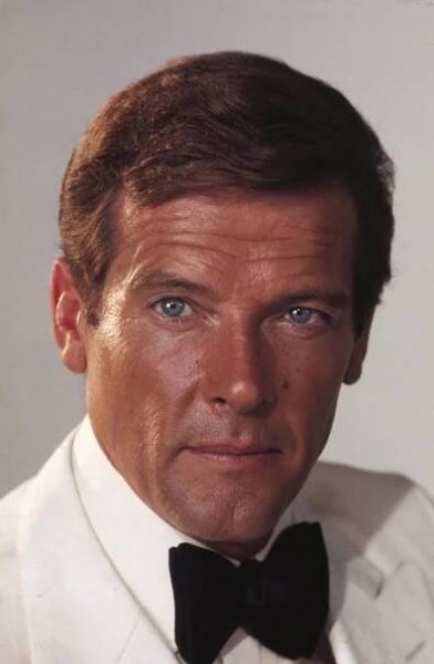 Foto k tématu Roger Moore – stránka 19