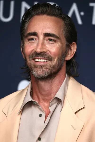 Lee Pace assiste au Photocall de la troisième saison de la Fondation au Ham Yard Hotel le 26 juin 2025 à Londres, Angleterre. — Image
