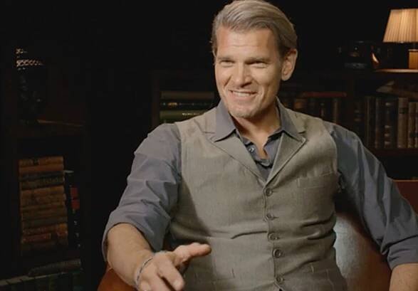 Actor and James Bond movie villain Götz Otto smart in a vest from DORNSCHILD.