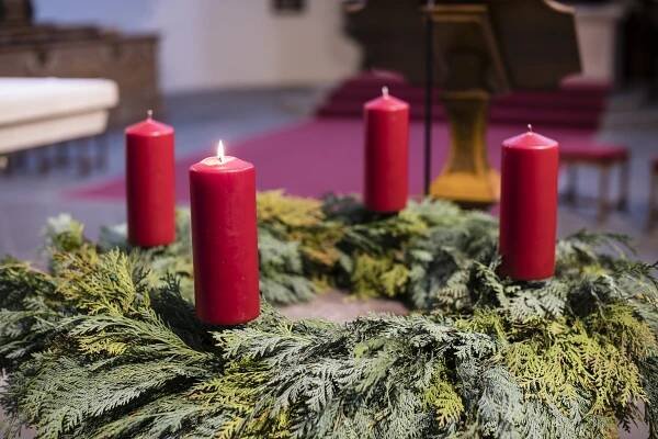 1. adventní neděle - žehnání věnců, nový ministrant | Farnost sv. Markéty v Břevnově