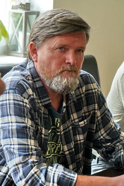 Martin Kubačák v seriálu Mladá krev jako kapitán Lokša.