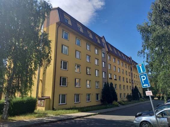Pronájem. Milovice, okr. Nymburk. Byt 2+1 s balkonem, 42m2