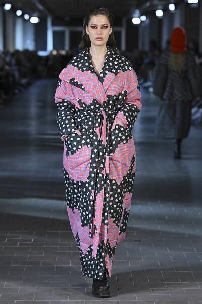 Galerie: Mercedes-Benz Prague Fashion Week 2023: Den po dni | Elle.cz