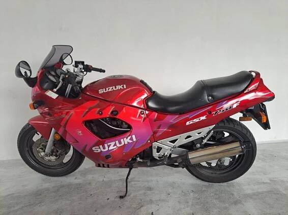 Suzuki GSX 750 F
