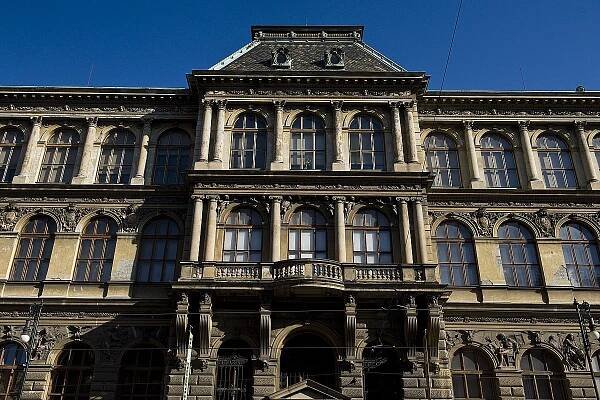 ‚Krása, kvalita a užitečnost.' Umělecko-průmyslové muzeum slaví 120 let od otevření nové budovy