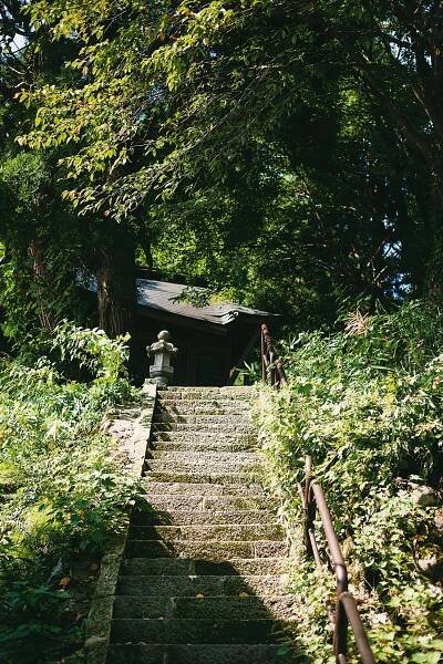 A shrine that appears in Yasunari Kawabata's novel YUKIGUNI (Snow country)
