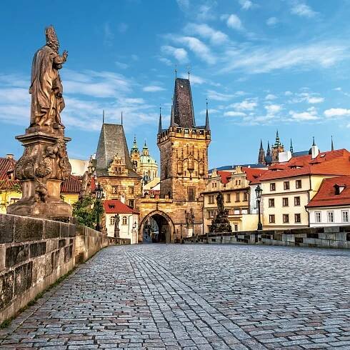 Poznámkový kalendář Praha letní 2023, 30 × 30 cm | PRESCO.CZ