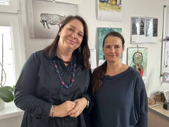 Z návštěvy Základní školy Trnka v Dobříši. Na snímku učitelka matematiky Eva Matějková (vlevo) a učitelka českého jazyka Kateřina Šmahelová