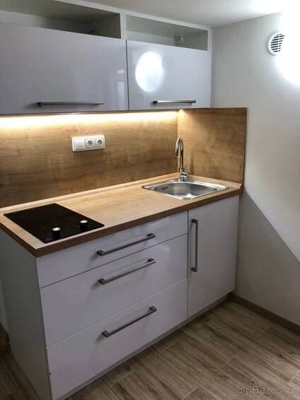 Pronájem bytu 2+kk 44 m², Zadní luhy, Zlín - Louky