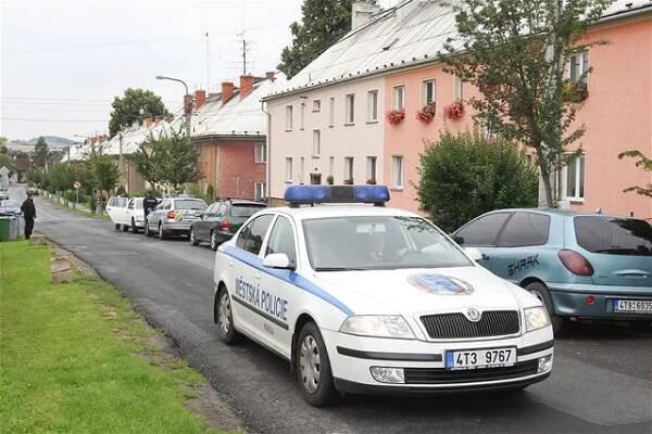 Dívka z Krnova zemřela násilně. Policie má podezřelého
