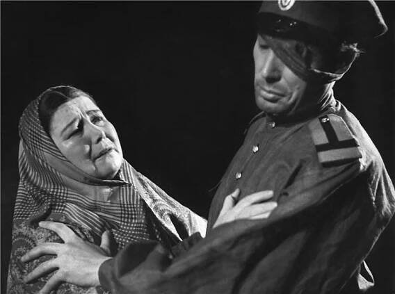 Ljubov Jarová - 20.11.1952 Milada Smolíková (Marie), Miroslav Doležal (Semjon) Foto: Jaromír Svoboda