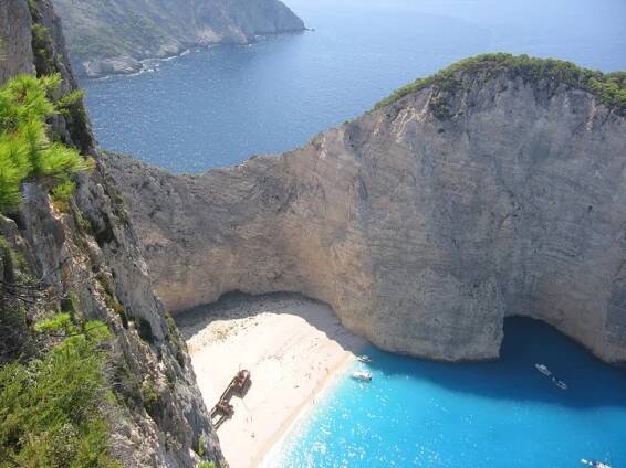 Nejslavnější pláž na Zakynthosu Navagio