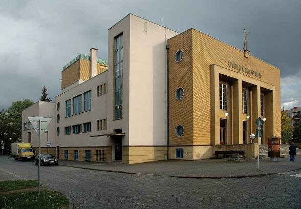 Divadlo Karla Pippicha | Databáze domů s historií