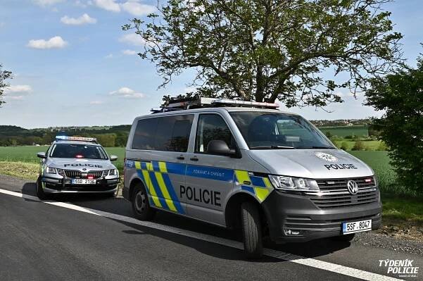 Při čelním střetu BMW s dodávkou u Makotřas na Kladensku bylo zraněno šest lidí | Týdeník Policie