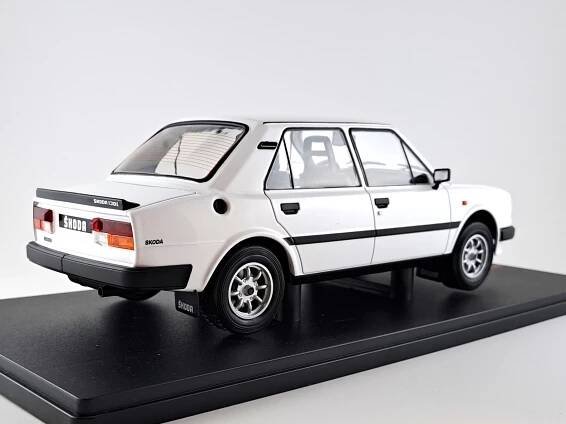 Škoda 130 L 1988 1:18 IXO