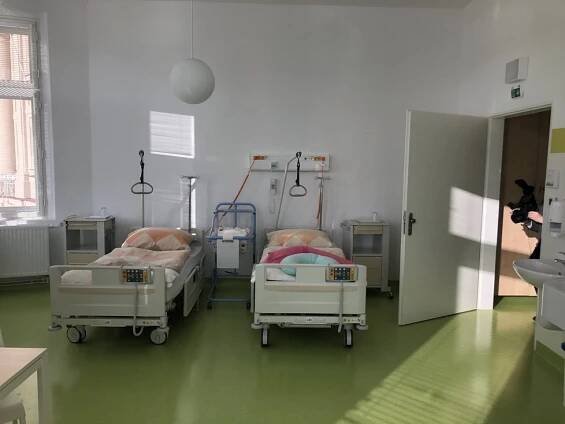 70 let podolské porodnice. Chystají nové oddělení a pracují na přelomových výzkumech