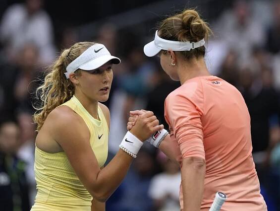 Ruská tenistka Mirra Andrejevová a Češka Barbora Krejčíková