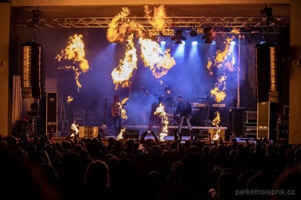 13. 8. TRAKTOR + Forrest Jump | Letní parket Hořepník - Open-air koncerty, zábavy, rockové, punkové a metalové akce
