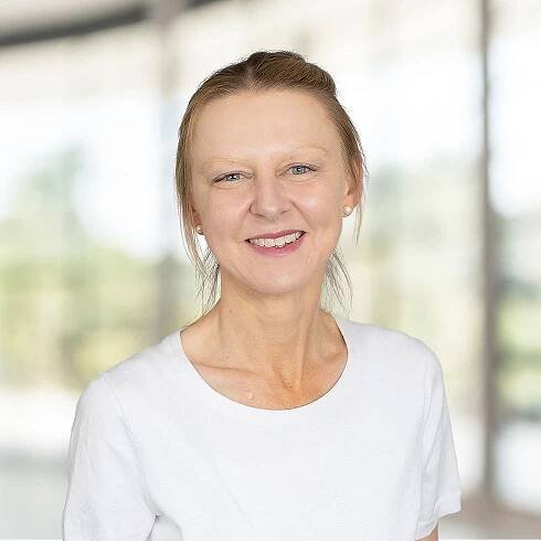 Dr Vicky Carre
