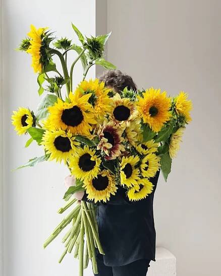 bouquet of sunflowers by Coolflowers flowers delivery in Prague