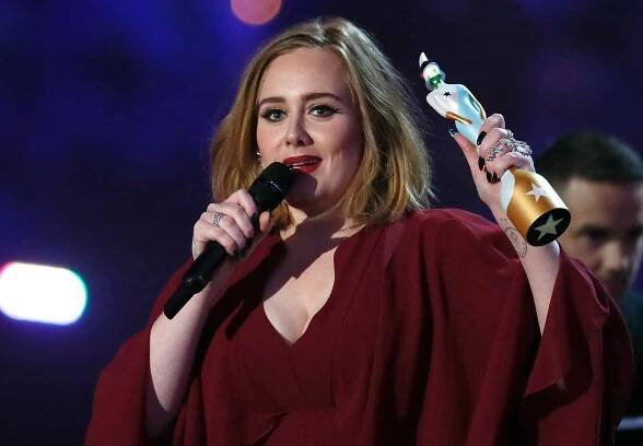 Adele ovládla britské hudební ceny: Zpěvačka se rozplakala na jevišti
