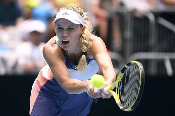 Wozniacka má po kariére, do ďalšieho kola Australian Open neprešla ani Serena (video)
