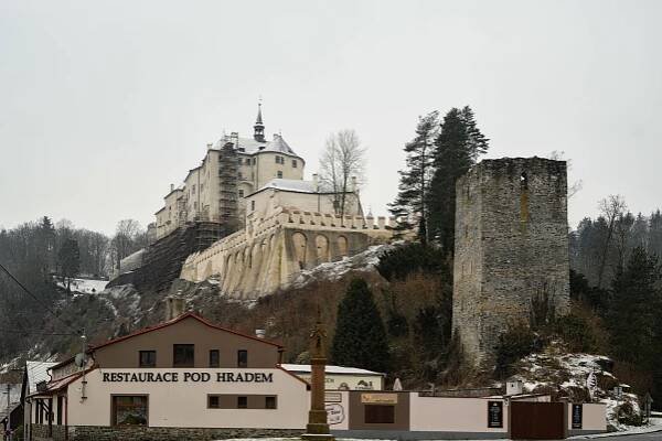 Hrad Český Šternberk - Jednou stopou Českem