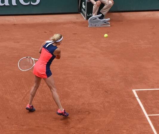 Timea Bacsinszky (*89 / SUI) - Two-handed backhand in the match - 1 of 2 - 2017 French Open - Paris