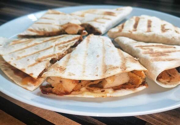 KFC Qurrito (zapečená tortilla s kuřecím)