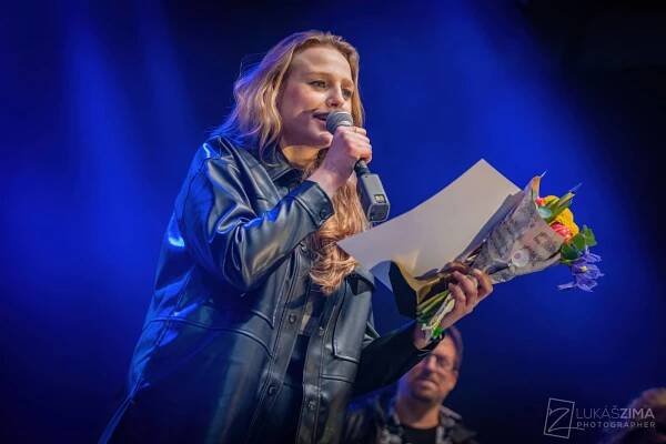 Předávání cen Žebřík: Pro sošky si chodili Marek Ztracený, Vypsaná fiXa, Chinaski, Eva Burešová i Katka Žbirková